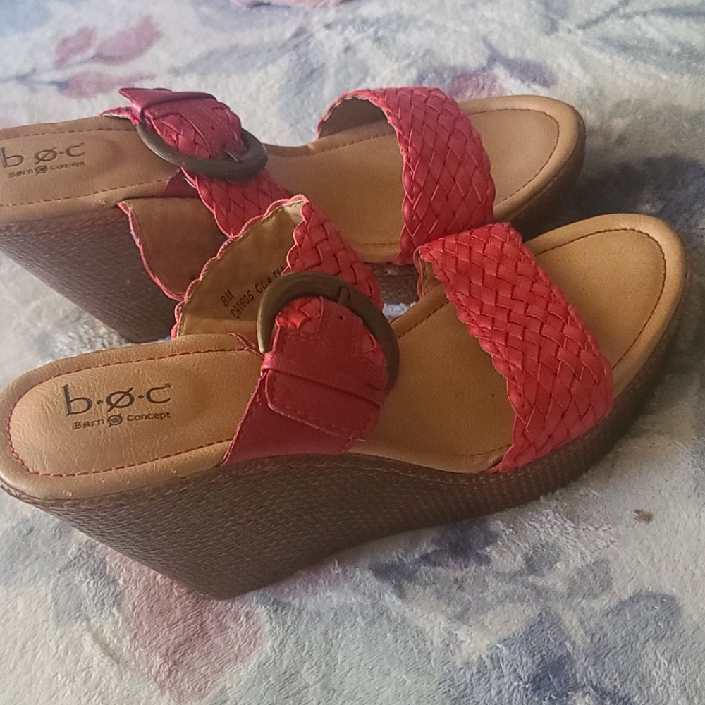 Red Platforms - Picture 2 of 5